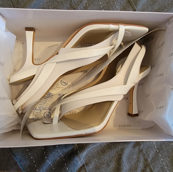 Guess - Picture 4 of 5